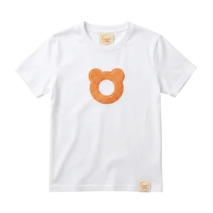 T-shirt blanc pour peluche avec logo tête d'ours brodé et étiquette de marque.